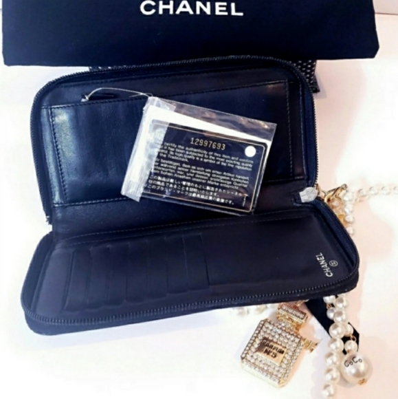 Chanel Camellia Palette Limited Edition Black Long Patent Floral Wallet - Picture 6 of 15